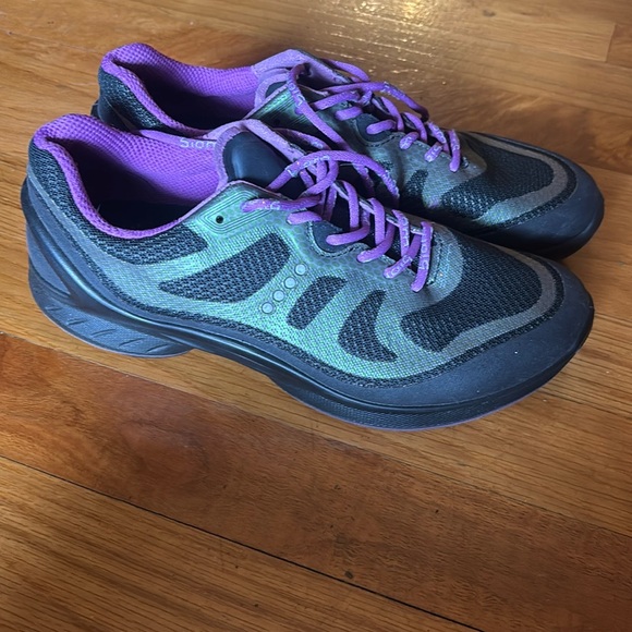 Ecco Women's Waterproof Athletic Shoes - Picture 2 of 3
